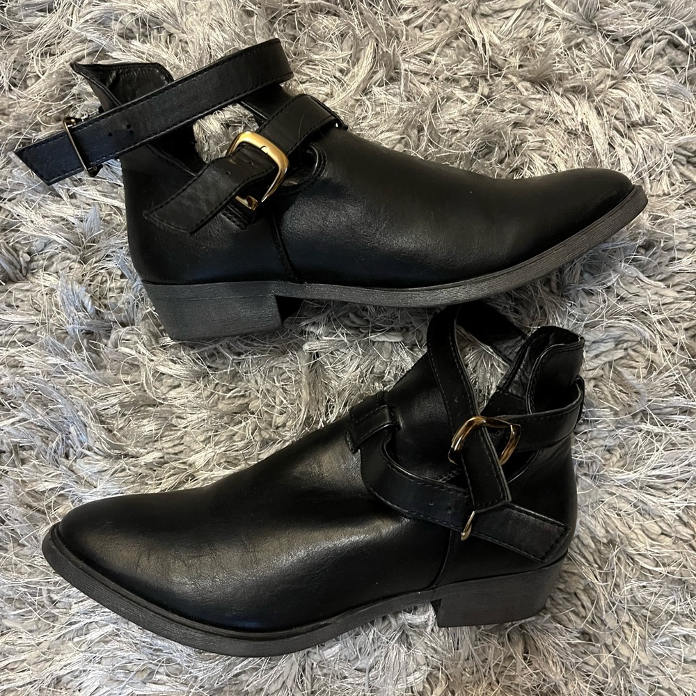 Black with gold buckle, ankle biker boots!!